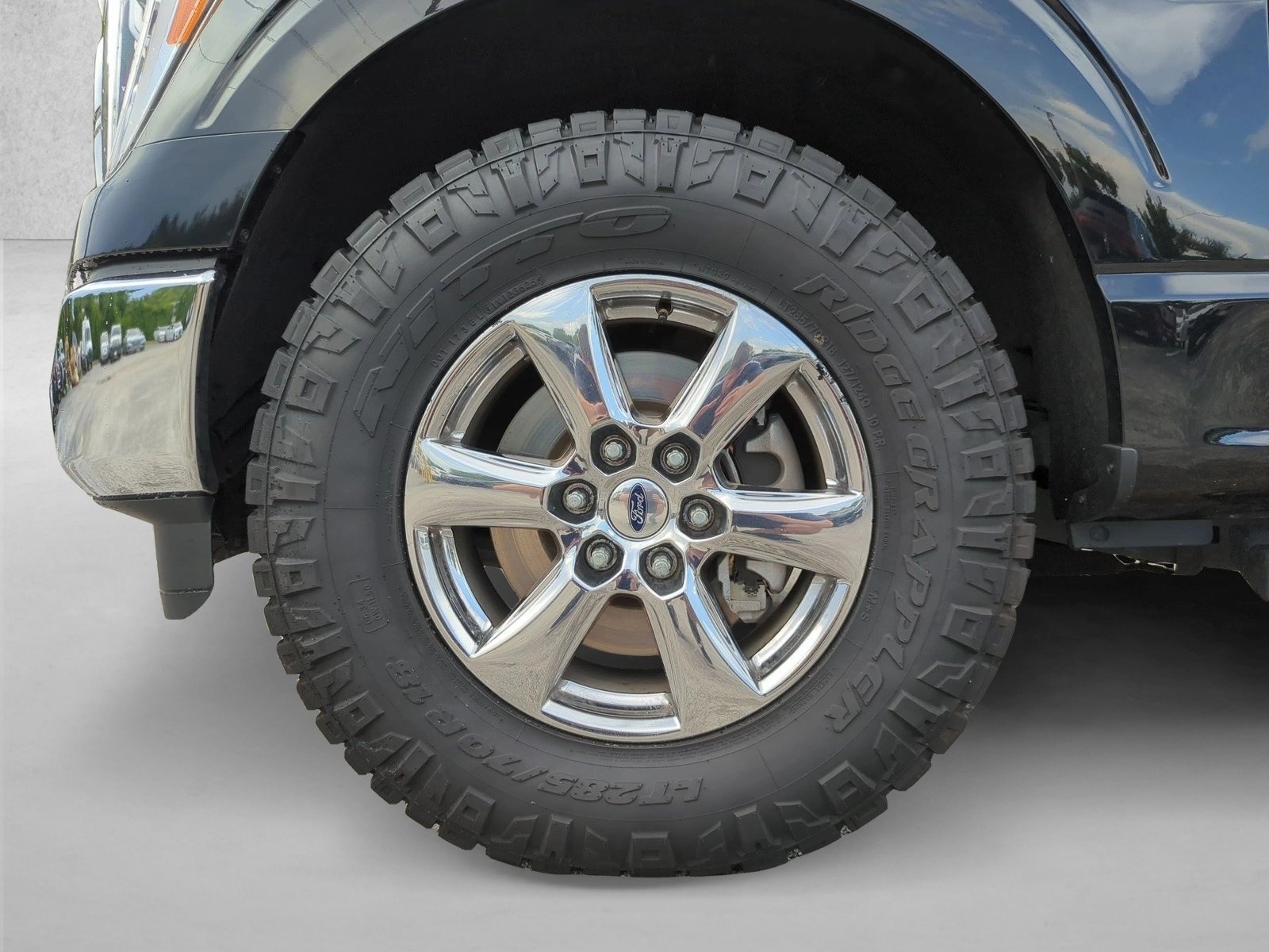 Used 2023 Agate Black Metallic Ford LARIAT image 23