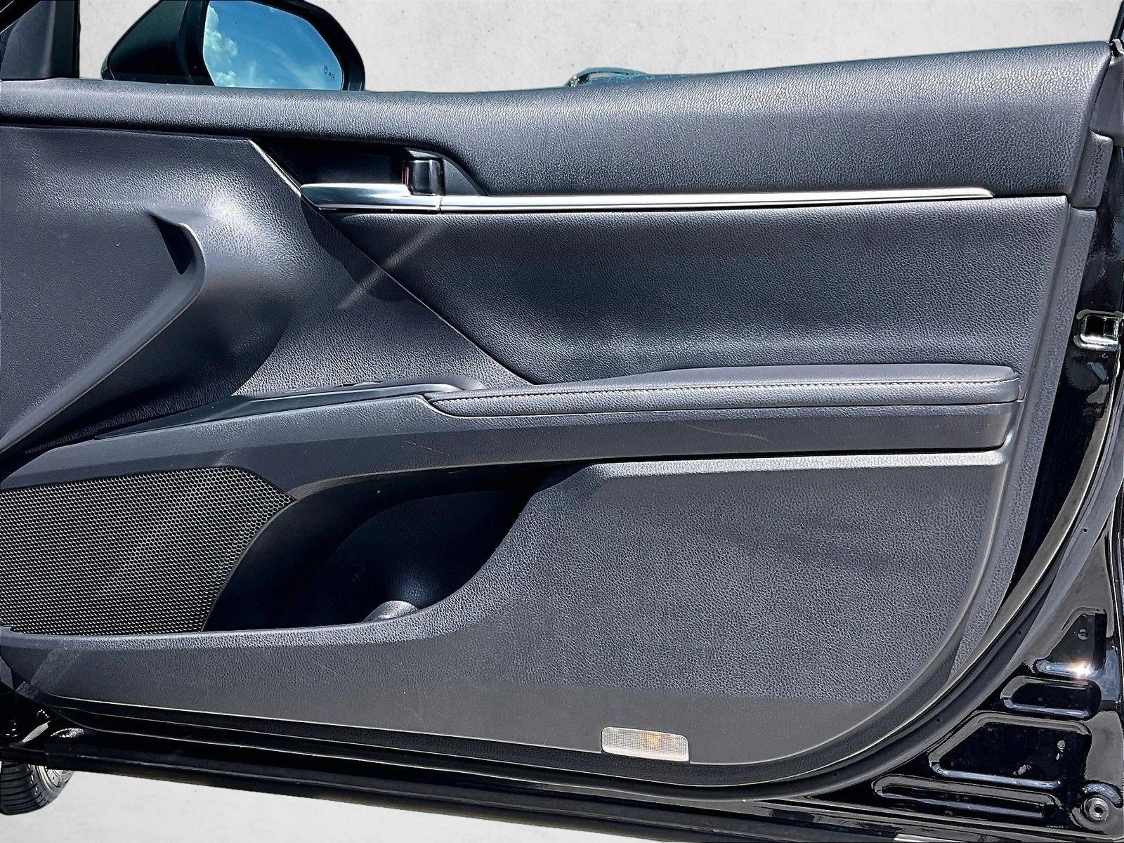 Used 2019 Midnight Black Metallic Toyota XSE image 19