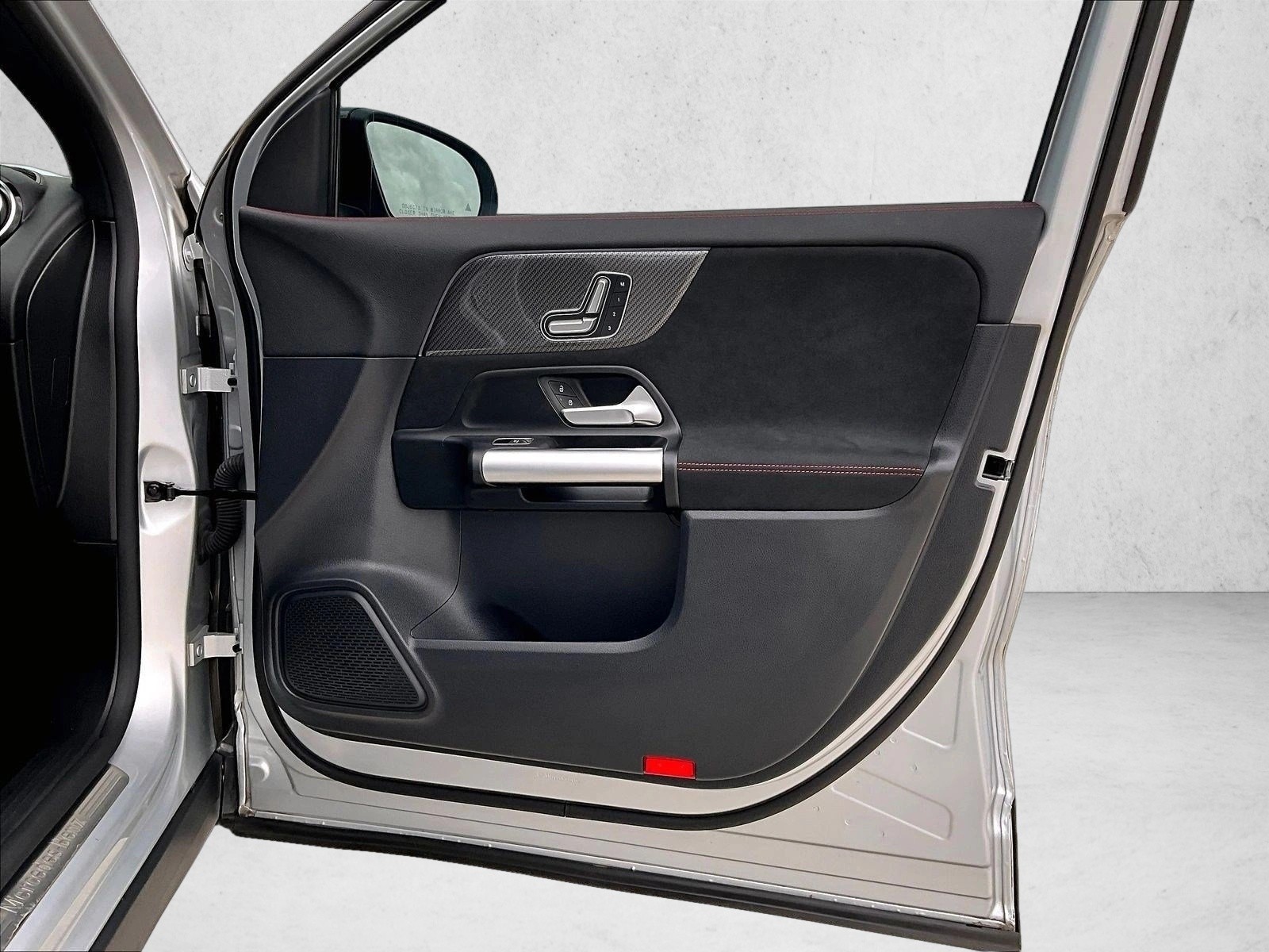 Used 2023 Iridium Silver Metallic Mercedes-Benz GLA 250 image 19